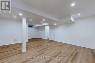 16 Bond Lake Park St in Richmond Hill, ON - Building Photo - Building Photo