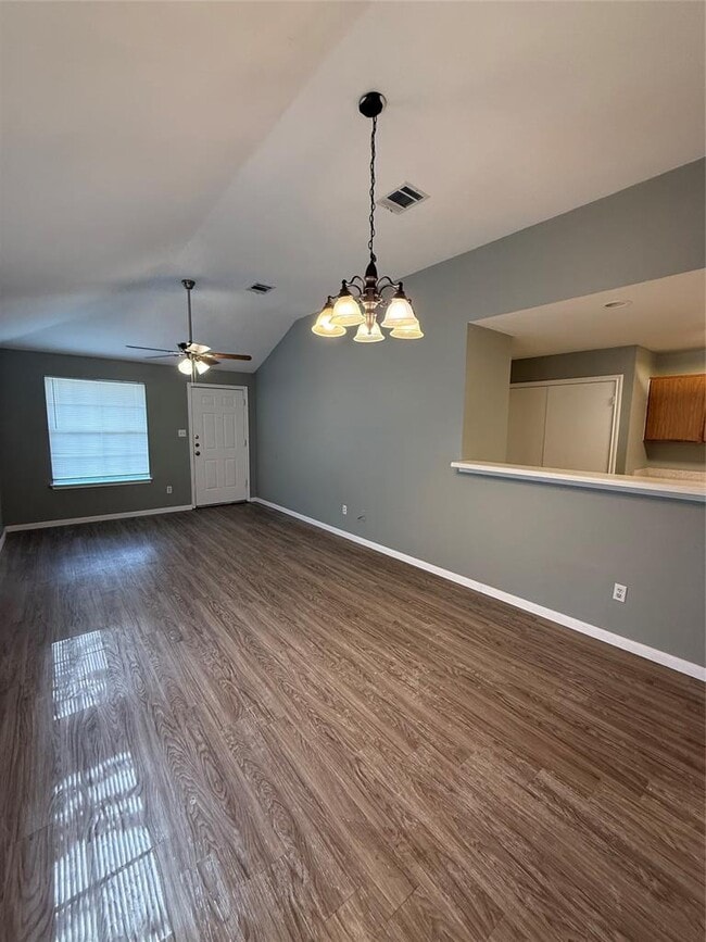 property at 2221 Creekside Ln