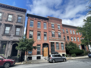 906 N Calvert St in Baltimore, MD - Building Photo - Building Photo