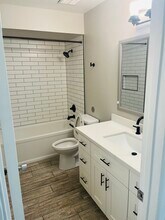 8562 E Indian School Rd, Unit B in Scottsdale, AZ - Foto de edificio - Building Photo