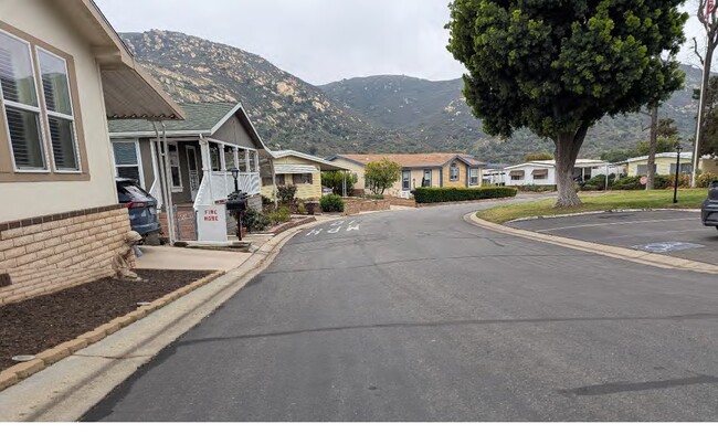 15420 Olde Highway 80 in El Cajon, CA - Foto de edificio - Building Photo