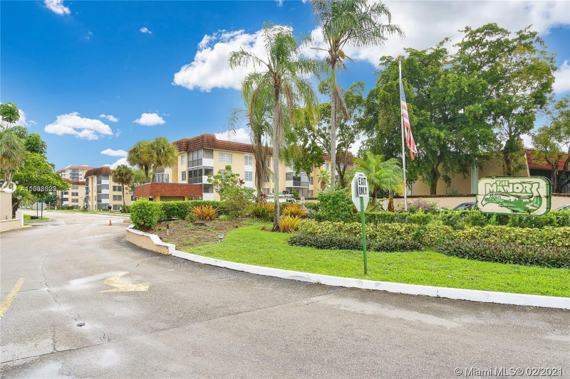 4156 Inverrary Dr-Unit -407 in Lauderhill, FL - Foto de edificio