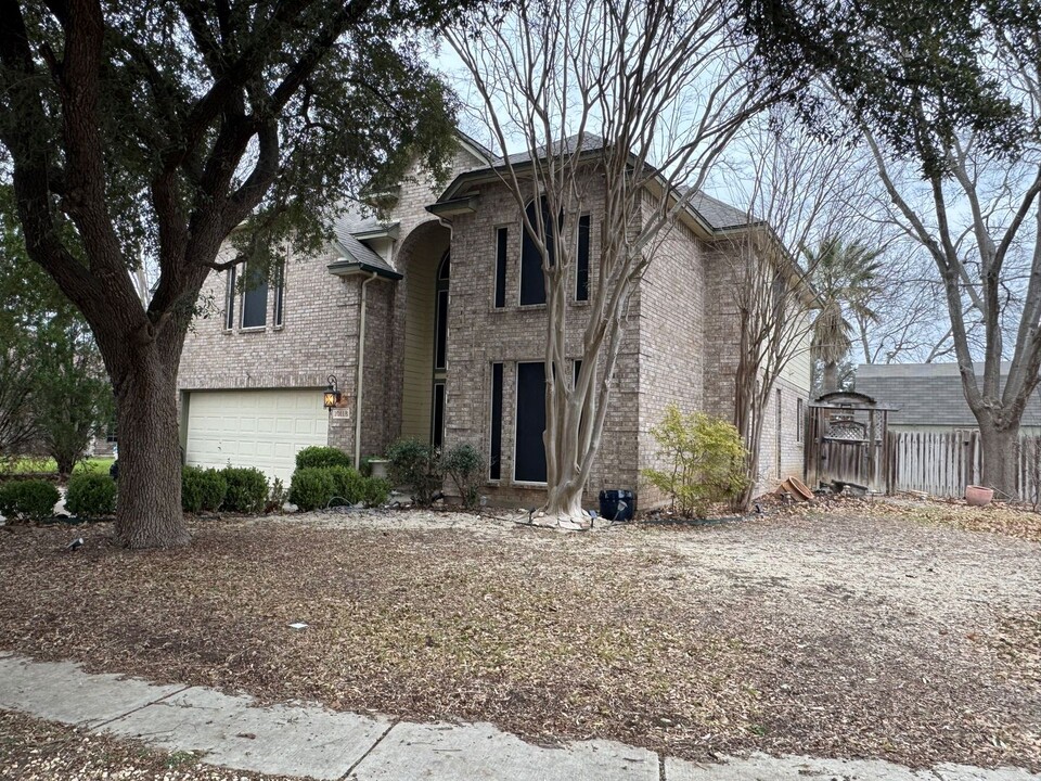 10118 Mission Creek in Converse, TX - Building Photo