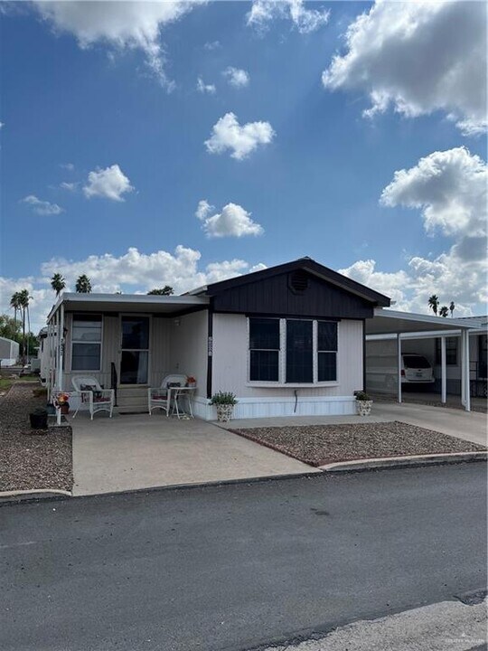 15 La Quinta Dr in Weslaco, TX - Building Photo