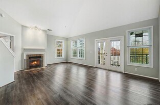 3015 Nicosh Cir, Unit 2402 in Falls Church, VA - Building Photo