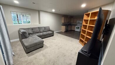 3915 Timpview Dr, Unit Basement in Provo, UT - Building Photo - Building Photo