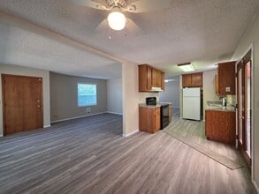 300 Federal Ln in Eugene, OR - Building Photo - Building Photo