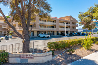 Bonanza Park Condominiums in Las Vegas, NV - Foto de edificio - Building Photo