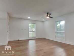 1603 Rutland Dr in Austin, TX - Building Photo - Building Photo