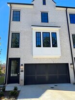 384 Clark Xing in Sandy Springs, GA - Building Photo