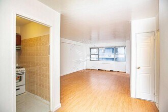 330 E 49th St in New York, NY - Building Photo - Building Photo