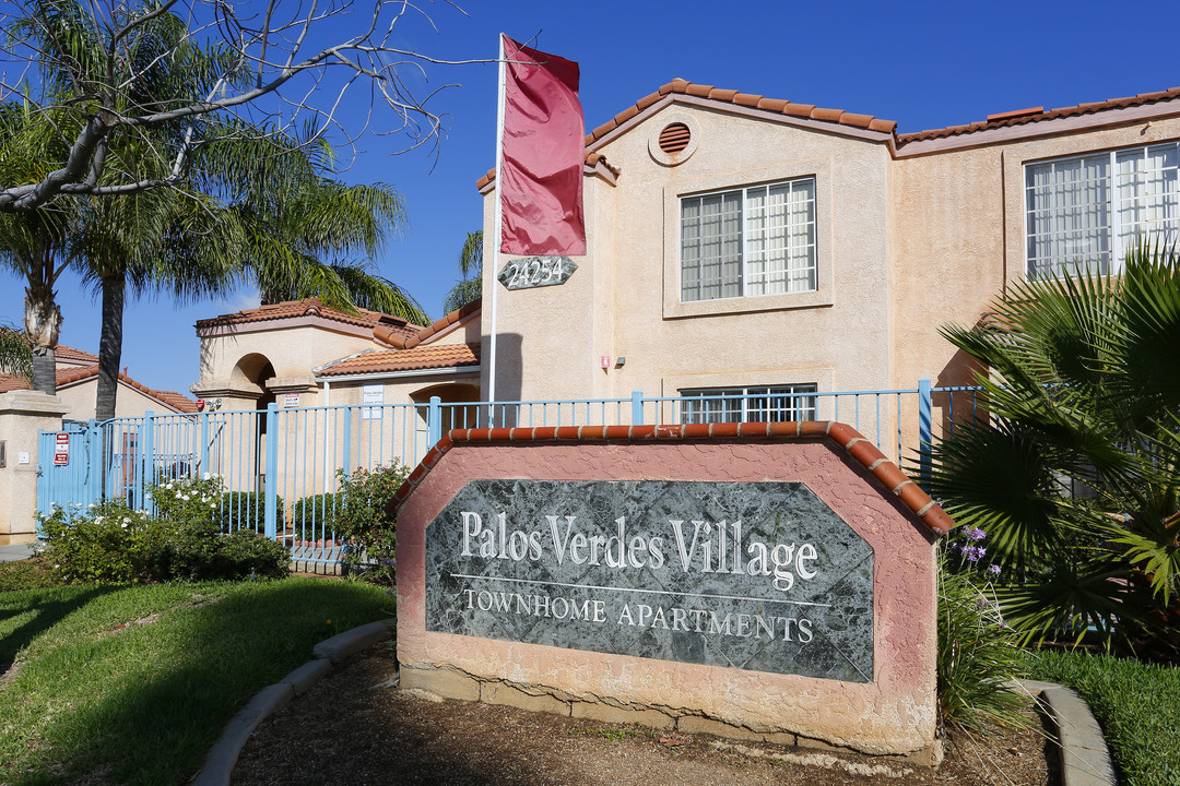 Palos Verdes Townhomes in Moreno Valley, CA - Building Photo