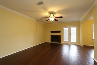 6430 Kentwick Dr in Houston, TX - Building Photo - Building Photo