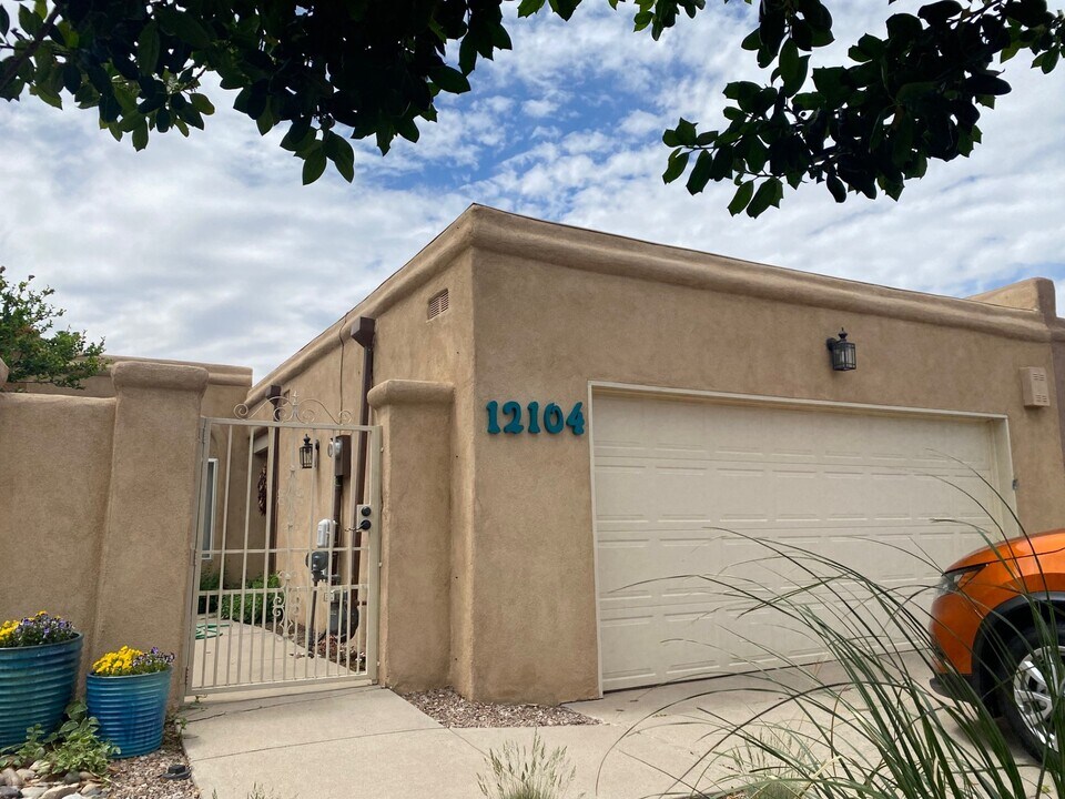 12104 Calle Zagal NE in Albuquerque, NM - Building Photo