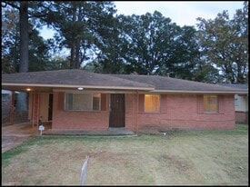 6609 Verbena Dr in Little Rock, AR - Building Photo