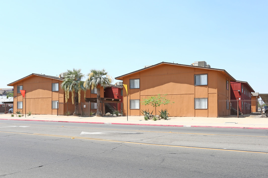 Sunset Sands in Fresno, CA - Building Photo