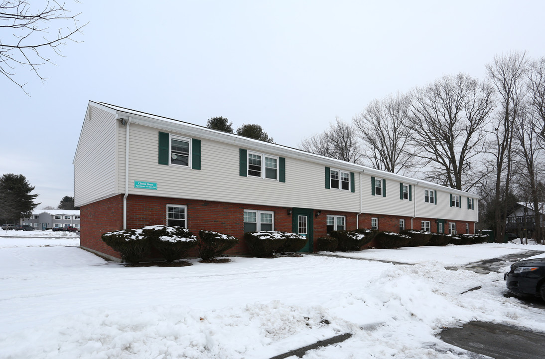 Colonial Village in Amherst, MA - Building Photo