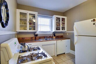 806 E Ashby Pl, Unit 1 in San Antonio, TX - Building Photo - Building Photo