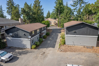 Debra Apartments in Shoreline, WA - Building Photo - Building Photo