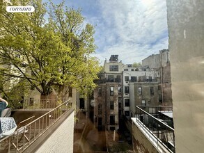 16 W 95th St in New York, NY - Building Photo - Building Photo
