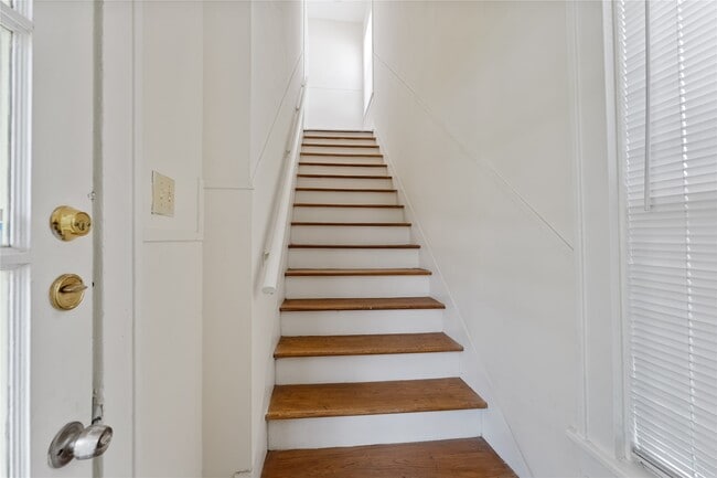 1819 Branard St in Houston, TX - Foto de edificio - Building Photo