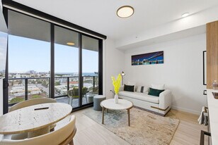 580 72nd St in Miami Beach, FL - Building Photo