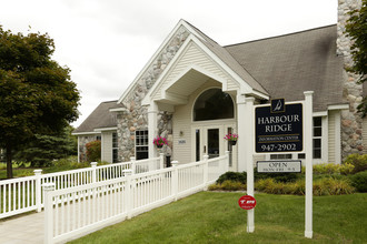 Harbour Ridge Apartments in Traverse City, MI - Foto de edificio - Building Photo