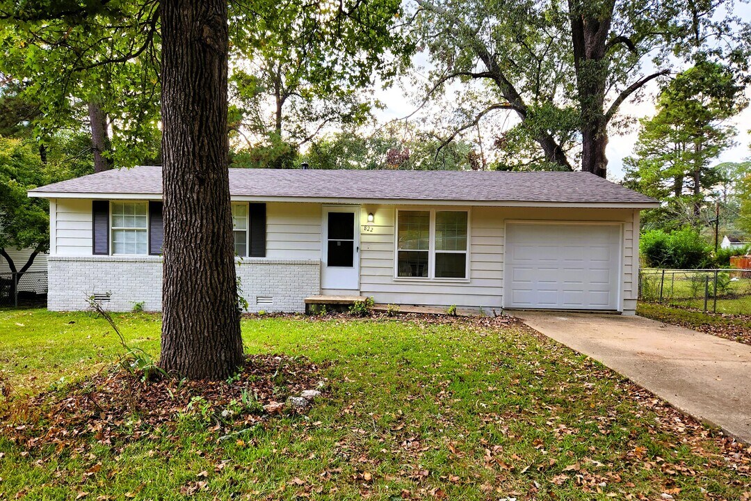 822 Edgehill in Benton, AR - Building Photo