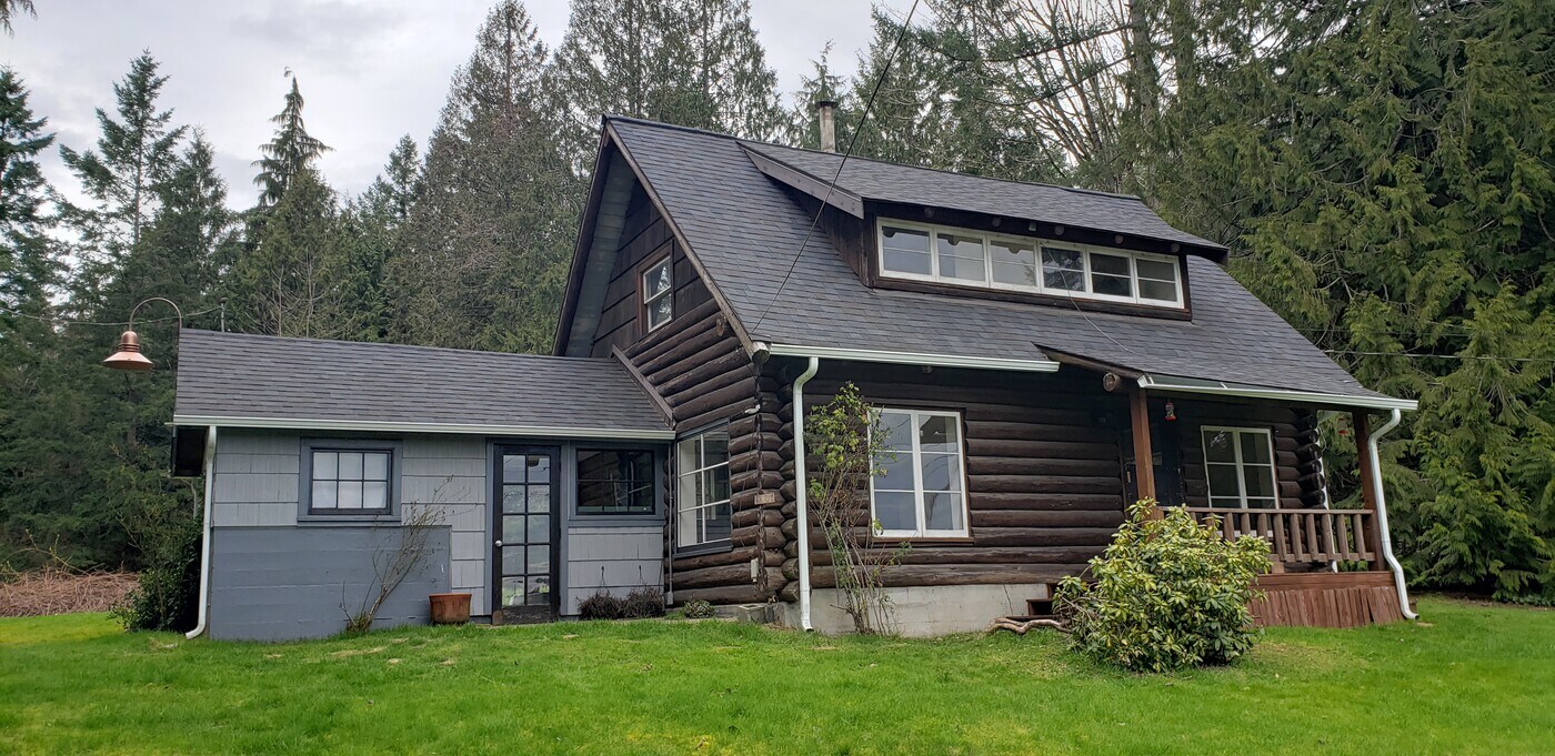 19215 Viking Ave NW in Poulsbo, WA - Building Photo