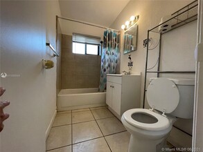 721 NW 1st Ct-Unit -1-2 in Hallandale Beach, FL - Foto de edificio - Building Photo
