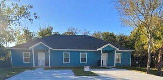 2107 24th St N in Texas City, TX - Building Photo