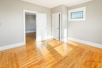131 Providence St in Worcester, MA - Foto de edificio - Building Photo