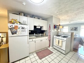 525 E 3rd St, Unit 3F Apartamentos