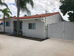 6320 SW 24th St in Miami, FL - Building Photo - Building Photo