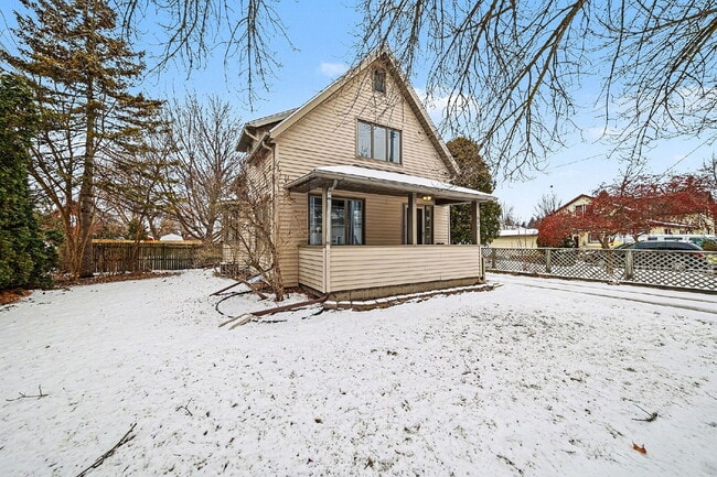 812 E Grove St in Midland, MI - Building Photo - Building Photo