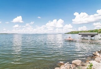 5026 Lake Mendota Dr in Madison, WI - Building Photo - Building Photo