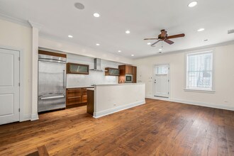 1028 W Wolfram St-Unit -1F in Chicago, IL - Foto de edificio - Building Photo