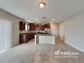 10014 Rose Petal Pl in Riverview, FL - Building Photo - Building Photo