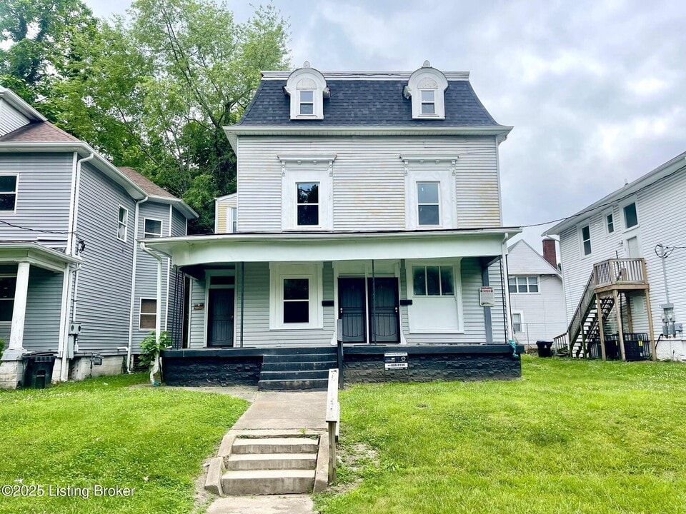 4116 W Broadway in Louisville, KY - Foto de edificio