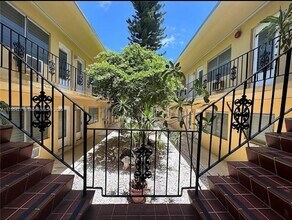 75 Washington Ave in Miami Beach, FL - Building Photo - Building Photo