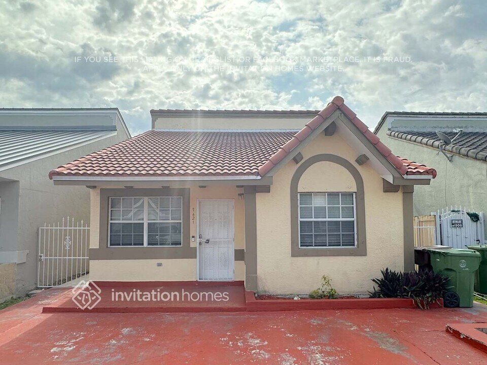 7421 W 29th Way in Hialeah, FL - Building Photo