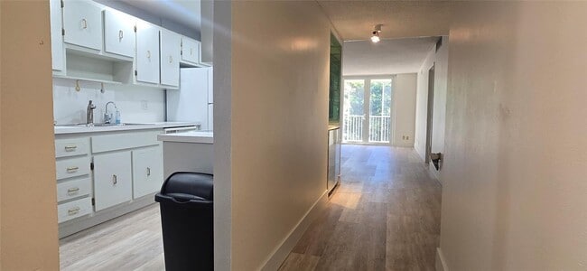 250 Jacaranda Dr, Unit 604 in Plantation, FL - Building Photo - Building Photo