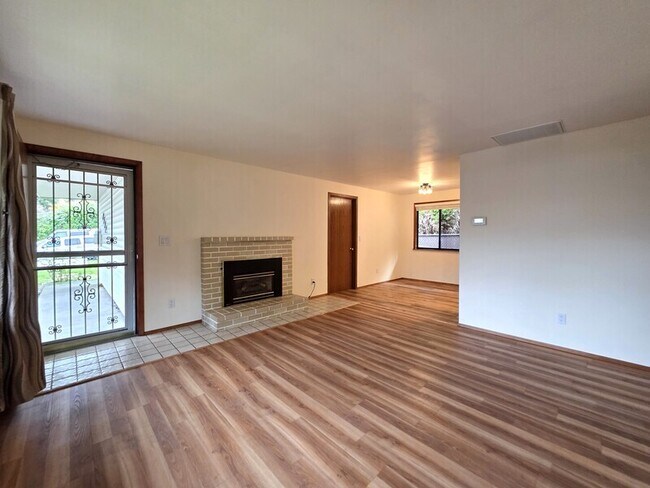 8532 NE Russell St in Portland, OR - Building Photo - Building Photo