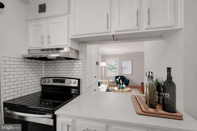 2016 37th St SE, Unit #102 in Washington, DC - Building Photo - Building Photo