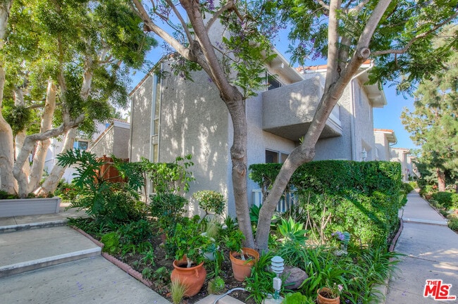 28240 Rey De Copas Ln in Malibu, CA - Building Photo - Building Photo