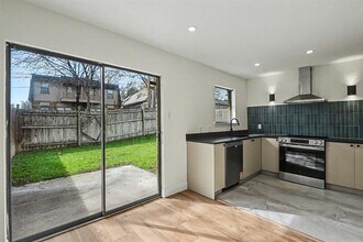 2103 Mistletoe Ave in Fort Worth, TX - Building Photo - Building Photo