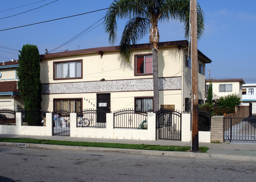 12535 Oxford Ave in Hawthorne, CA - Building Photo