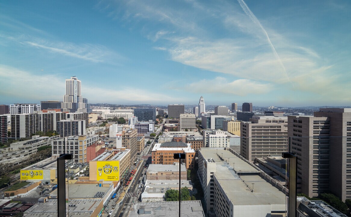 400 S Broadway, Unit 2604 in Los Angeles, CA - Building Photo