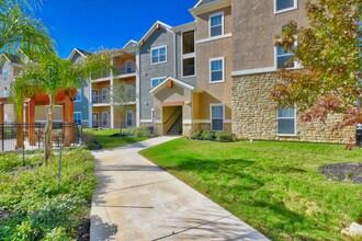 The Heights at Converse Apartments in Converse, TX - Building Photo - Building Photo