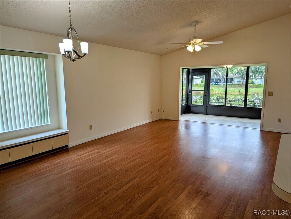 9815 E Pebble Creek Ct in Inverness, FL - Building Photo